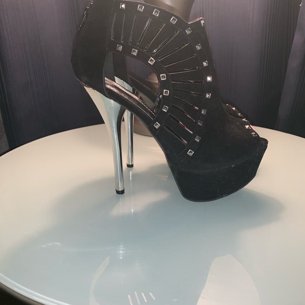 Alba Kiki Black/sliver studded ankle bootie/heel